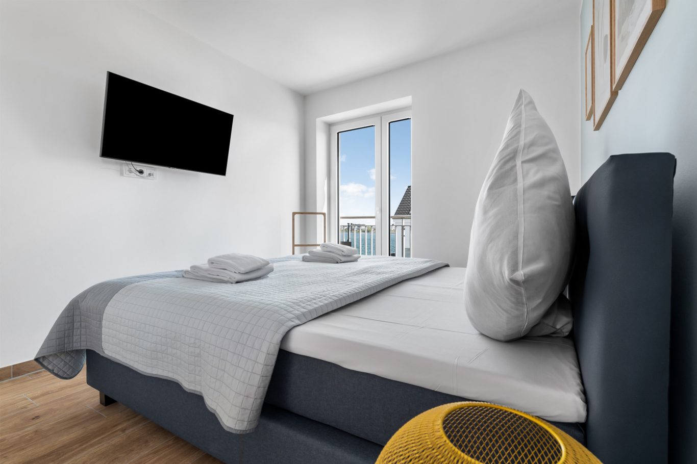 Schlafzimmer 1 mit Hafenblick