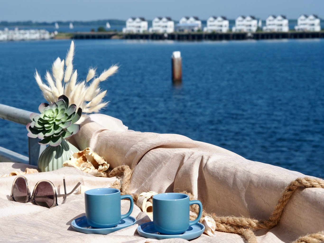 Sundowner-Ecke mit Blick auf den Hafen Hafenblick